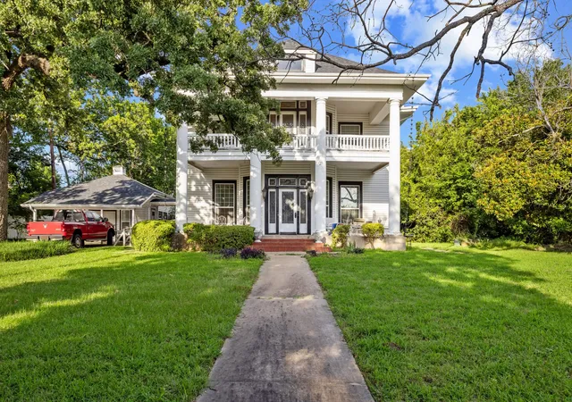 Photo 3 of Single family home for sale at 1114 S Houston Ave, Denison, TX 75021 | MLS# 21307256 | Listing updated on 2026-10-02
