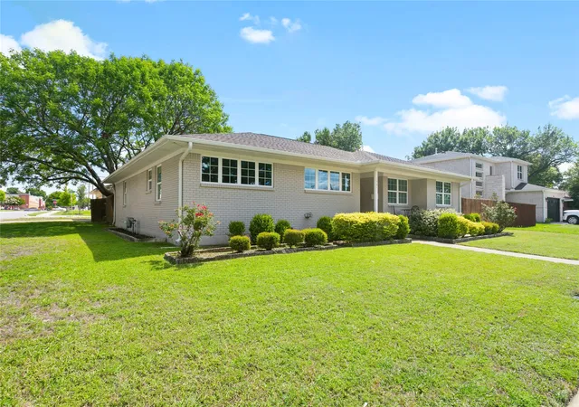 Photo 2 of Sale Pending at 1501 Wysong Dr, Mc Kinney, TX 75069 | MLS# 21301963 | Listing updated on 2026-09-10