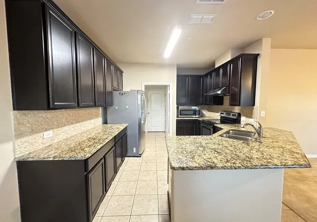 Photo 4 of Townhouse for sale at 6516 Federal Hall St, Plano, TX 75023 | MLS# 21307593 | Listing updated on 2026-09-12