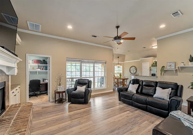Photo 3 of Sale Pending at 118 Janice Ln, Mabank, TX 75156 | MLS# 21307475 | Listing updated on 2026-09-09