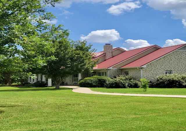 Photo 3 of Single family home for sale at 1808 Teller Bell Ln, Granbury, TX 76049 | MLS# 21305335 | Listing updated on 2026-09-15