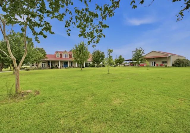Photo 3 of Single family home for sale at 1808 Teller Bell Ln, Granbury, TX 76049 | MLS# 21305335 | Listing updated on 2026-09-15