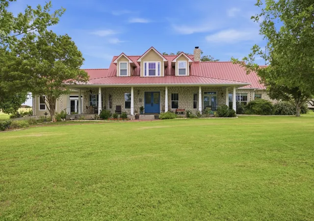 Photo 4 of Single family home for sale at 1808 Teller Bell Ln, Granbury, TX 76049 | MLS# 21305335 | Listing updated on 2026-09-15