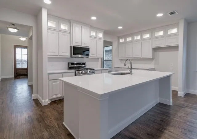 Photo 3 of Single family home for sale at 145 Winterwood Dr, Lavon, TX 75166 | MLS# 21307665 | Listing updated on 2026-09-13