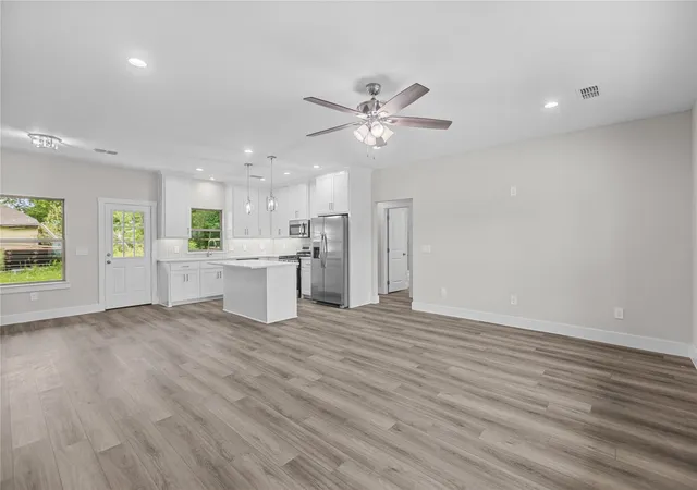Photo 3 of Single family home for sale at 106 N Lackey St, Whitewright, TX 75491 | MLS# 21307524 | Listing updated on 2026-10-03