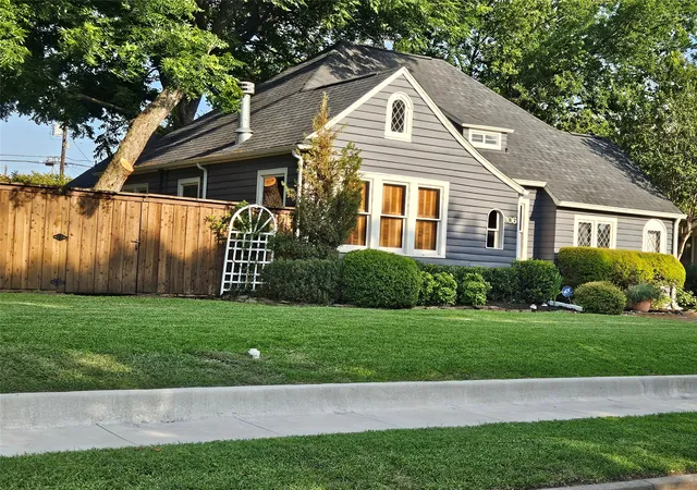 Photo 1 of Single family home for sale at 306 Harbin Ave, Waxahachie, TX 75165 | MLS# 21297094 | Listing updated on 2026-09-30