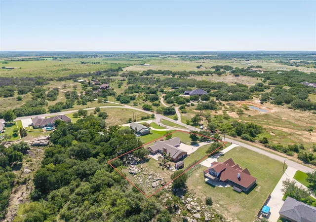 Photo 3 of Single family home for sale at 19 Spring Hollow, Brownwood, TX 76801 | MLS# 21307238 | Listing updated on 2026-09-14