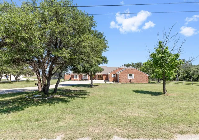Photo 3 of Single family home for sale at 19 Spring Hollow, Brownwood, TX 76801 | MLS# 21307238 | Listing updated on 2026-09-14