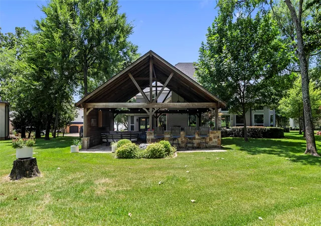 Photo 3 of Single family home for sale at 301 Saint Andrews Dr, Mabank, TX 75156 | MLS# 21299217 | Listing updated on 2026-09-10