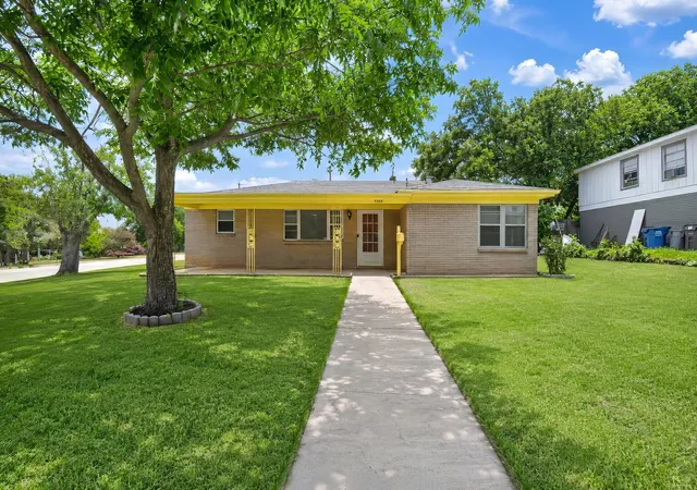 Photo 1 of Single family home for sale at 4028 Shawnee Trl, Fort Worth, TX 76135 | MLS# 21307778 | Listing updated on 2026-09-08