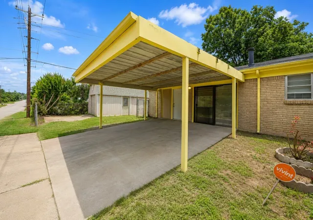 Photo 3 of Single family home for sale at 4028 Shawnee Trl, Fort Worth, TX 76135 | MLS# 21307778 | Listing updated on 2026-09-08