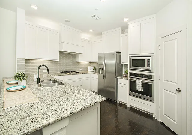 Photo 3 of Townhouse for sale at 432 Texas Dr, Plano, TX 75075 | MLS# 21307559 | Listing updated on 2026-09-12