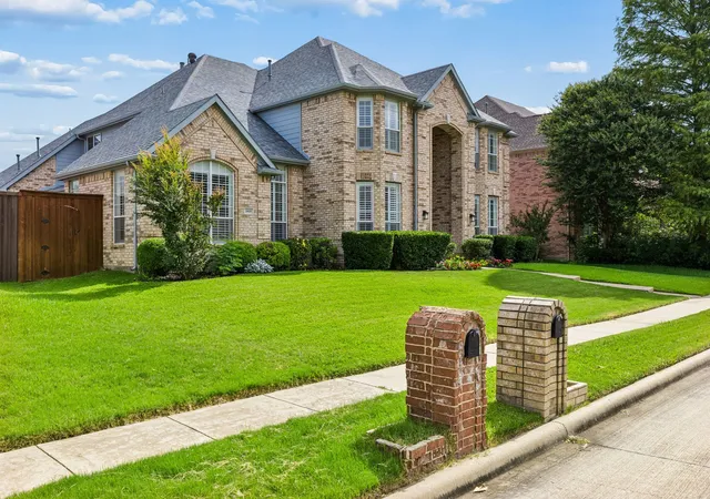 Photo 2 of Sale Pending at 3809 Brookfield Dr, Plano, TX 75025 | MLS# 21307202 | Listing updated on 2026-09-11
