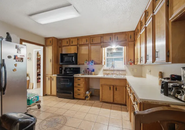 Photo 3 of Single family home for sale at 605 W 8Th St, Irving, TX 75060 | MLS# 21307055 | Listing updated on 2026-09-09