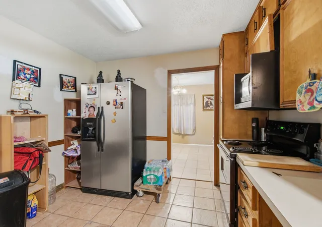 Photo 4 of Single family home for sale at 605 W 8Th St, Irving, TX 75060 | MLS# 21307055 | Listing updated on 2026-09-09