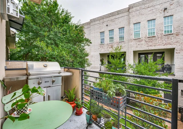 Photo 3 of Condo for sale at 7333 Valley View Ln #304, Dallas, TX 75240 | MLS# 21301893 | Listing updated on 2026-09-13