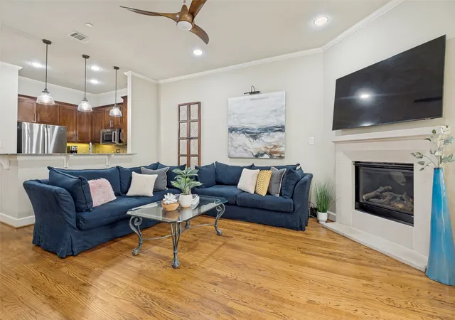 Photo 4 of Condo for sale at 7333 Valley View Ln #304, Dallas, TX 75240 | MLS# 21301893 | Listing updated on 2026-09-13
