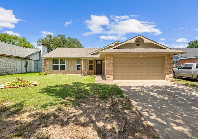 Photo 1 of Single family home for sale at 212 Mapleridge Dr, Rockwall, TX 75032 | MLS# 21290301 | Listing updated on 2026-09-25