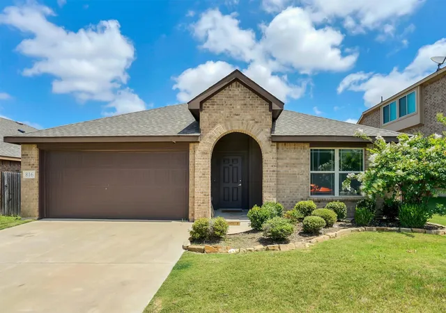 Photo 2 of Single family home for sale at 816 Oriel Cir, Crowley, TX 76036 | MLS# 21308197 | Listing updated on 2026-10-20