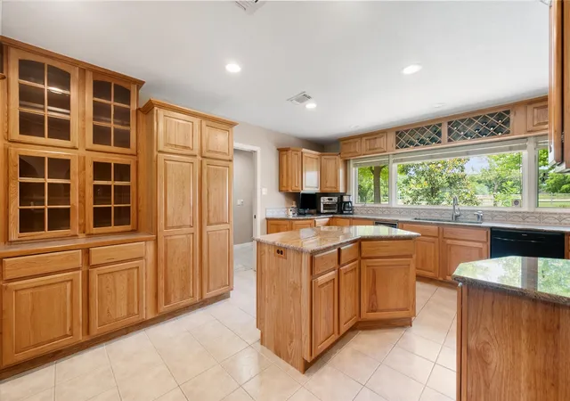 Photo 4 of Single family home for sale at 1328 Bear Creek Rd, Cedar Hill, TX 75104 | MLS# 21295977 | Listing updated on 2026-09-10