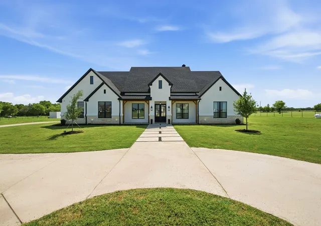 Photo 2 of Single family home for sale at 4790 Austin Cir, Sanger, TX 76266 | MLS# 21306658 | Listing updated on 2026-09-12