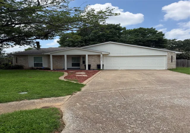 Photo 2 of Single family home for sale at 2611 Buck Trl, Euless, TX 76039 | MLS# 21308254 | Listing updated on 2026-09-14