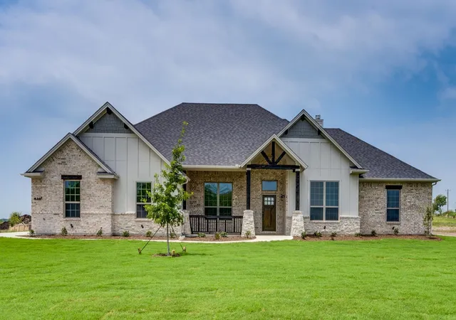 Photo 1 of Single family home for sale at 2561 Posey Ln, Waxahachie, TX 75167 | MLS# 21308248 | Listing updated on 2026-09-12