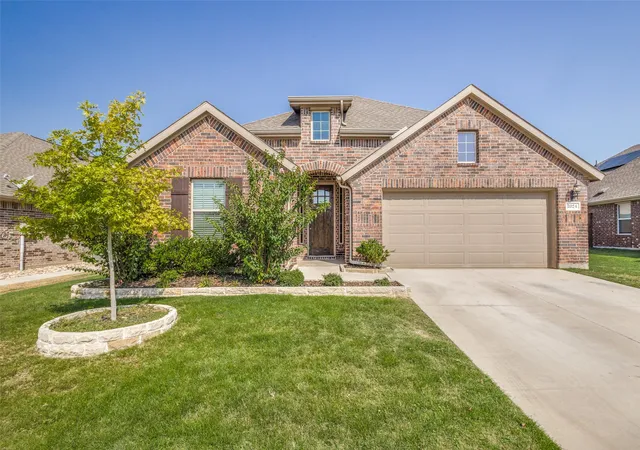 Single family home for sale at 1024 Embers Ln, Denton, TX 76201 | MLS# 21303265