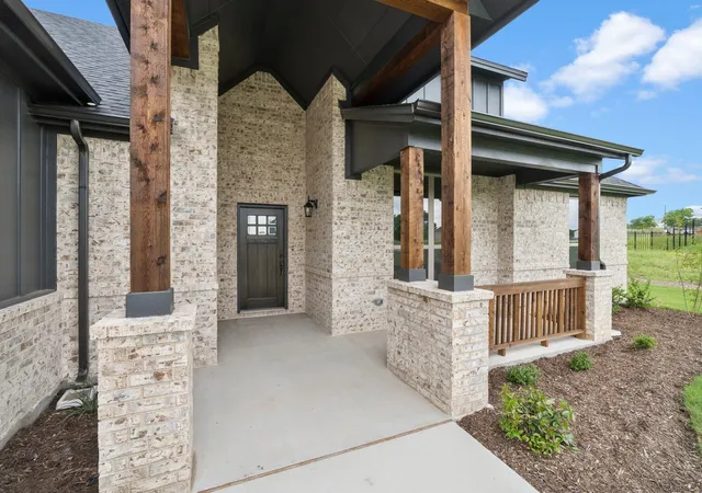 Photo 3 of Sale Pending at 440 Paradise Ridge Dr, Waxahachie, TX 75167 | MLS# 21308275 | Listing updated on 2026-09-09