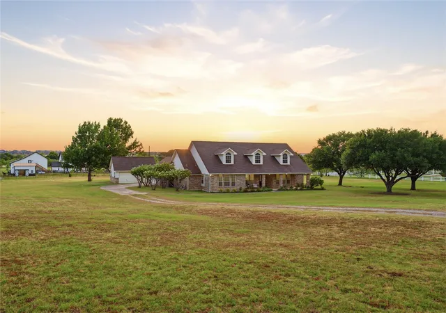 Photo 2 of Single family home for sale at 902 W Pioneer Cir, Argyle, TX 76226 | MLS# 21307190 | Listing updated on 2026-10-04