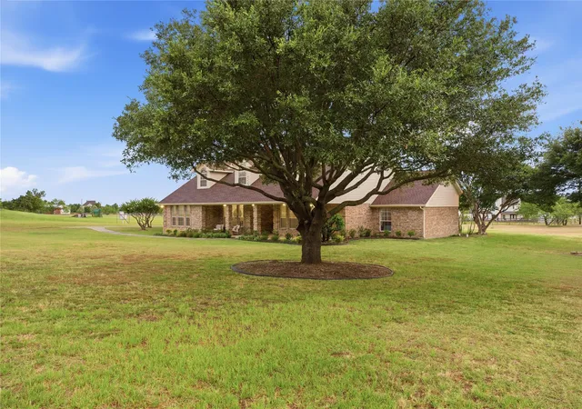 Photo 3 of Single family home for sale at 902 W Pioneer Cir, Argyle, TX 76226 | MLS# 21307190 | Listing updated on 2026-10-04