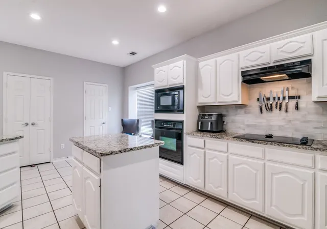 Photo 4 of Sale Pending at 1221 E Oak St, Wylie, TX 75098 | MLS# 21308289 | Listing updated on 2026-07-30