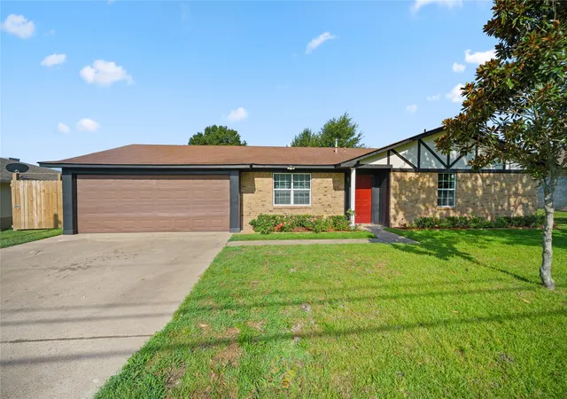 Photo 1 of Single family home for sale at 309 Gray St, Henderson, TX 75652 | MLS# 21308371 | Listing updated on 2026-10-06