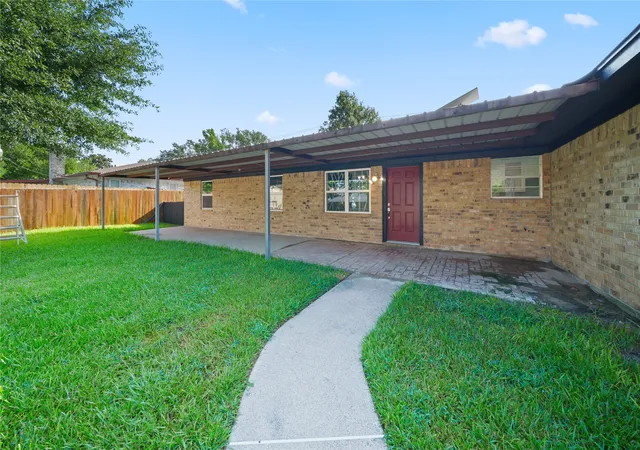 Photo 3 of Single family home for sale at 309 Gray St, Henderson, TX 75652 | MLS# 21308371 | Listing updated on 2026-10-06
