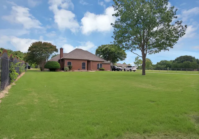 Photo 3 of Single family home for sale at 307 Johnson Ln, Red Oak, TX 75154 | MLS# 21308094 | Listing updated on 2026-09-11