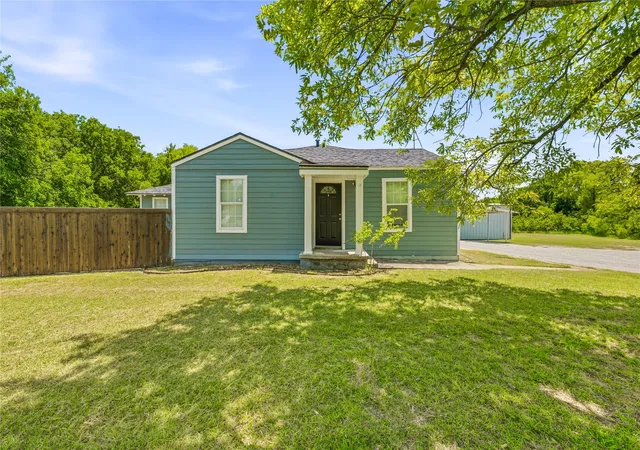 Photo 2 of Sale Pending at 111 Medlan Chapel Rd, Graham, TX 76450 | MLS# 21308441 | Listing updated on 2026-09-21