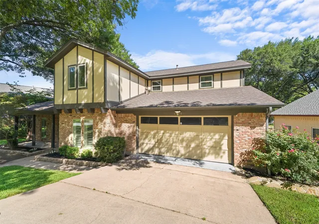 Photo 1 of Single family home for sale at 1404 Creekford Dr, Arlington, TX 76012 | MLS# 21301551 | Listing updated on 2026-09-20