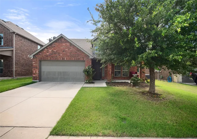 Photo 2 of Single family home for sale at 520 Rustic Oak Ln, Mc Kinney, TX 75072 | MLS# 21305225 | Listing updated on 2026-09-12