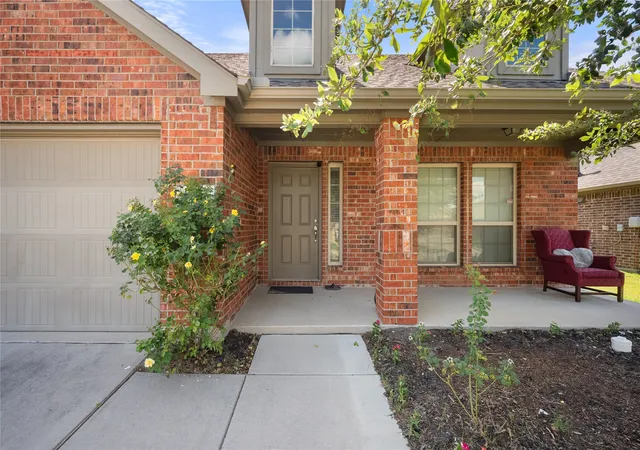 Photo 3 of Single family home for sale at 520 Rustic Oak Ln, Mc Kinney, TX 75072 | MLS# 21305225 | Listing updated on 2026-09-12