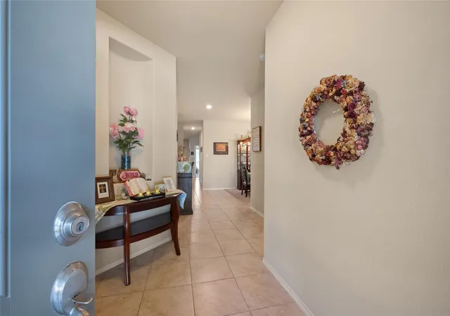 Photo 3 of Single family home for sale at 520 Rustic Oak Ln, Mc Kinney, TX 75072 | MLS# 21305225 | Listing updated on 2026-09-12