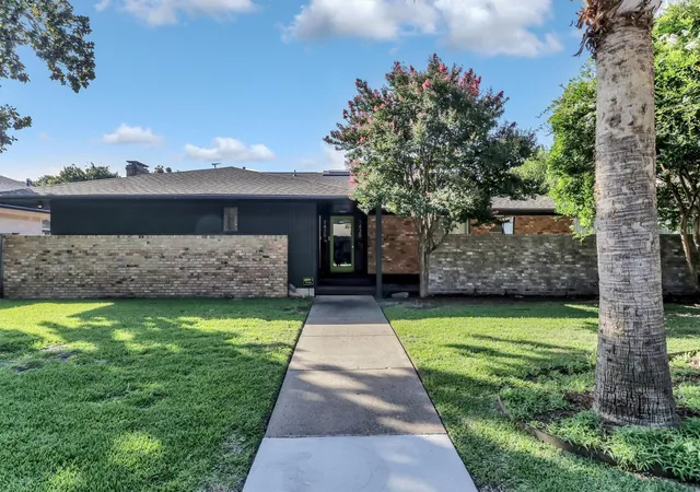 Multi family home for sale at 7428 Walling Ln, Dallas, TX 75231 | MLS# 21303903