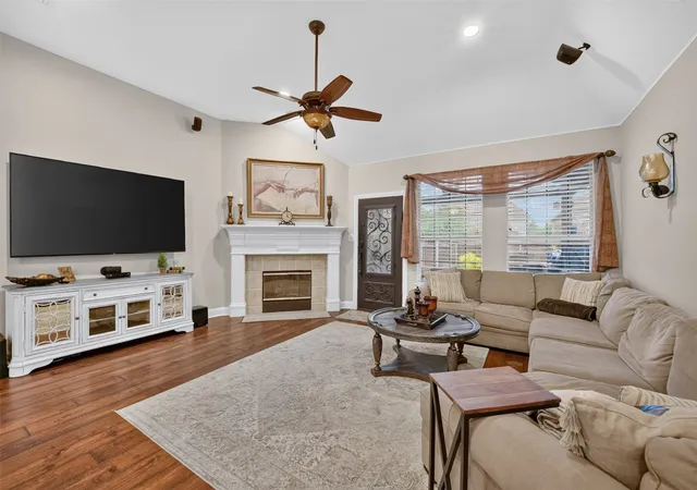 Photo 4 of Single family home for sale at 3451 Mayflower Dr, Frisco, TX 75034 | MLS# 21308502 | Listing updated on 2026-09-10