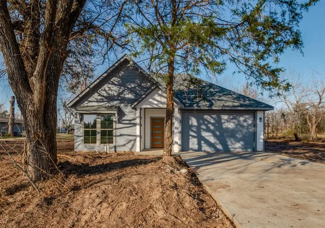 Photo 2 of Single family home for sale at 418 Kelly Ln, Kemp, TX 75143 | MLS# 21308886 | Listing updated on 2026-09-28