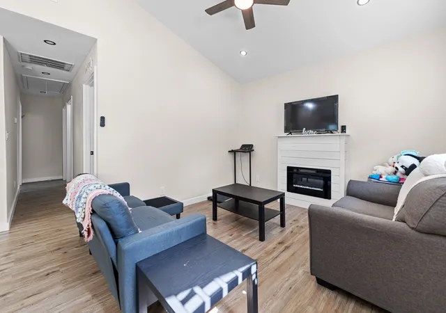 Photo 3 of Single family home for sale at 5811 Lake Granbury Trl, Granbury, TX 76048 | MLS# 21308883 | Listing updated on 2026-09-10