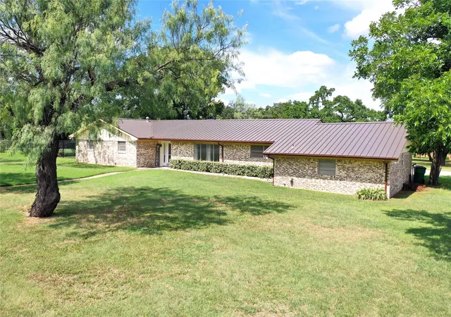 Photo 3 of Single family home for sale at 281 Oak Ridge St, Jacksboro, TX 76458 | MLS# 21309050 | Listing updated on 2026-09-10