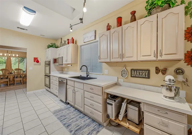 Photo 3 of Sale Pending at 118 Pleasant Valley Ln, Weatherford, TX 76087 | MLS# 21309168 | Listing updated on 2026-09-08
