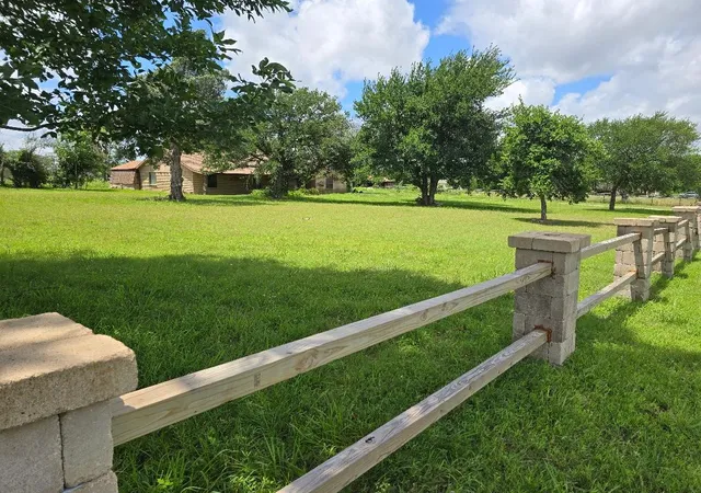Photo 3 of Single family home for sale at 1100 Creek Bend Ln, Allen, TX 75002 | MLS# 21291418 | Listing updated on 2026-09-09