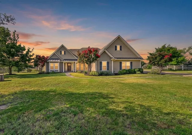 Photo 3 of Single family home for sale at 14024 Scenic Ridge Rd, Haslet, TX 76052 | MLS# 21309417 | Listing updated on 2026-09-09
