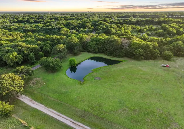 Photo 2 of Single family home for sale at 7106 County Road 4729, Commerce, TX 75428 | MLS# 21309468 | Listing updated on 2026-09-13