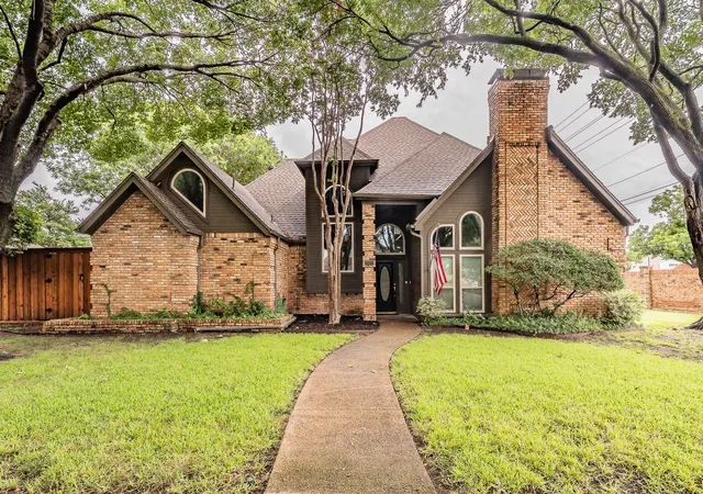 Photo 2 of Single family home for sale at 2002 Diamond Oaks Dr, Garland, TX 75044 | MLS# 21309452 | Listing updated on 2026-09-14